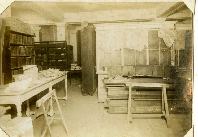 Foto de Interiores de la Biblioteca Nacional en la Maestranza de Artillería. Fondos BNCJM.